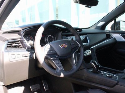 صورة 13 لـ 2025 Cadillac XT5