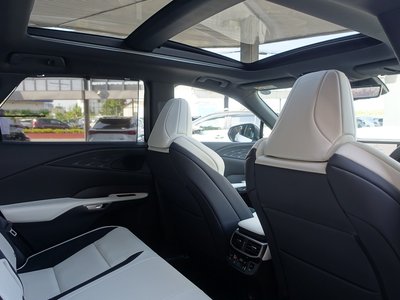 2025 Lexus RX thumbnail 60