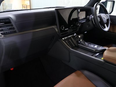 2026 Lexus GX photo 17