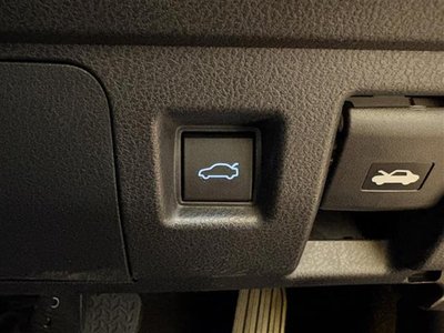 2021 Lexus IS — миниатюра 16