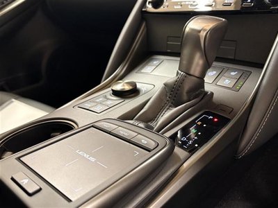 2021 Lexus IS — миниатюра 24