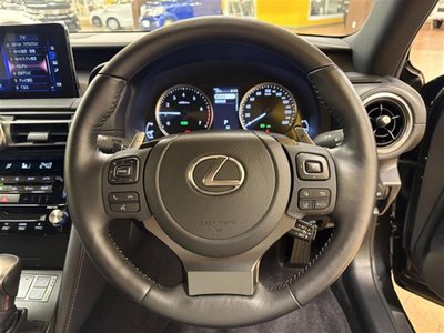 2021 Lexus IS — миниатюра 17