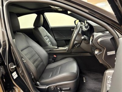 2021 Lexus IS — миниатюра 28