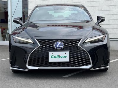 2021 Lexus IS — миниатюра 32