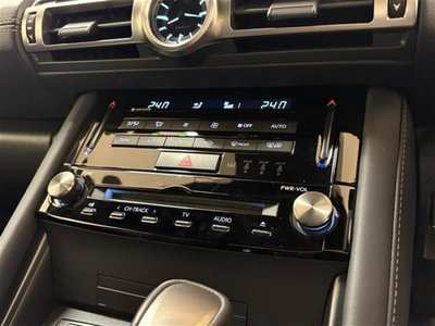 2021 Lexus IS — миниатюра 23