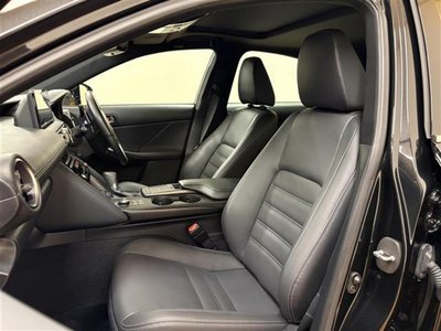 2021 Lexus IS — миниатюра 30