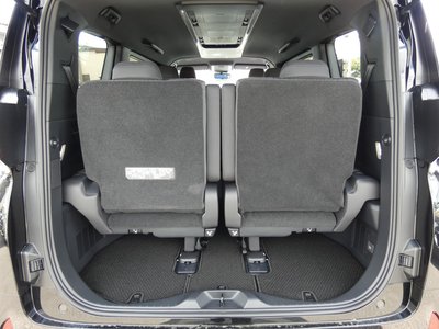 2026 Toyota ALPHARD — фото 13