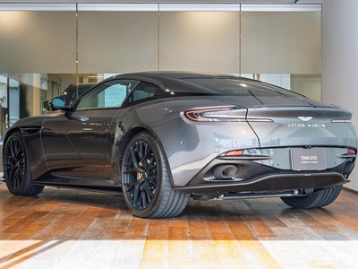 2024 Aston Martin DB12 — фото 3