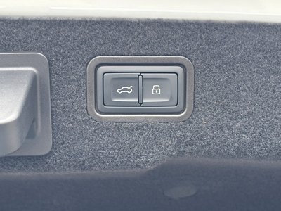 2024 AUDI A8 thumbnail 25