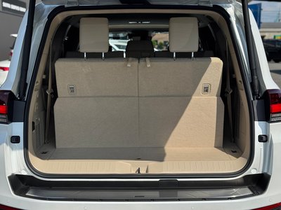 2025 Toyota LAND CRUISER 300 thumbnail 46