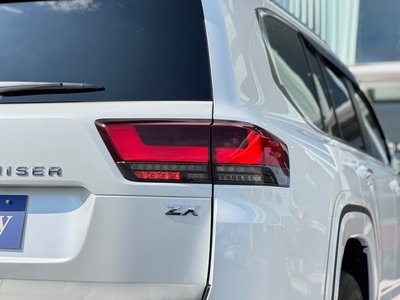 2025 Toyota LAND CRUISER 300 thumbnail 44