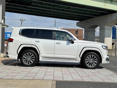 2025 Toyota LAND CRUISER 300 photo 7