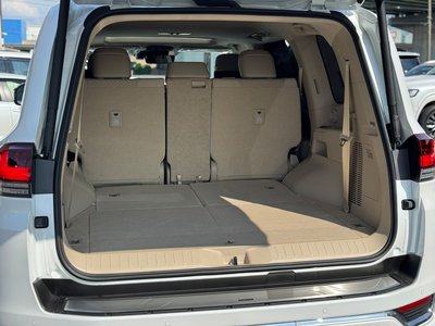 2025 Toyota LAND CRUISER 300 thumbnail 37