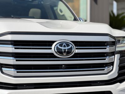 2025 Toyota LAND CRUISER 300 photo 15