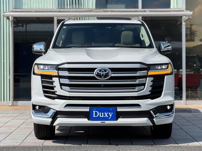 2025 Toyota LAND CRUISER 300 photo 11