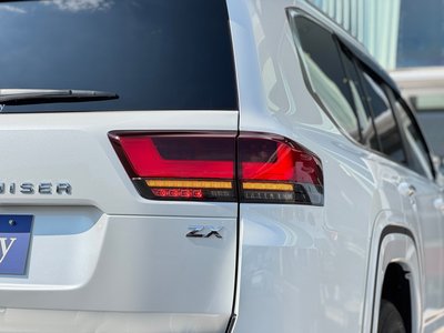 2025 Toyota LAND CRUISER 300 thumbnail 43