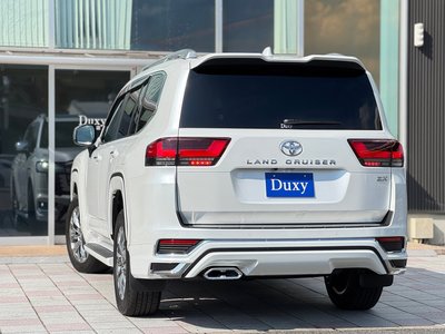 2025 Toyota LAND CRUISER 300 photo 8