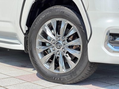 2025 Toyota LAND CRUISER 300 thumbnail 30