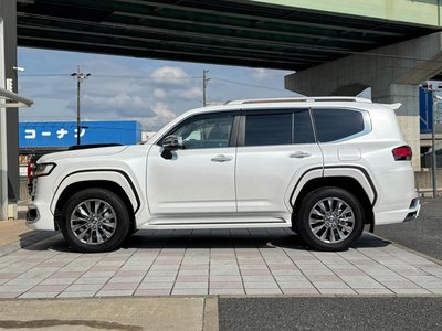 2025 Toyota LAND CRUISER 300 thumbnail 32