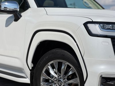 2025 Toyota LAND CRUISER 300 thumbnail 29