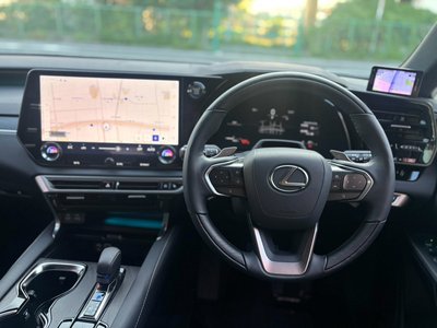 2025 Lexus RX thumbnail 26