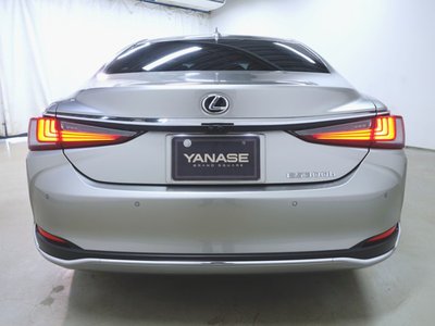 صورة مصغرة 7 لـ 2023 Lexus ES