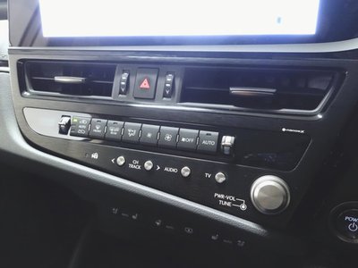 صورة مصغرة 18 لـ 2023 Lexus ES