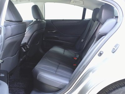 صورة مصغرة 30 لـ 2023 Lexus ES