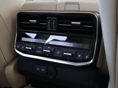 صورة 41 لـ 2023 Toyota LAND CRUISER 300