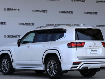 صورة 7 لـ 2023 Toyota LAND CRUISER 300