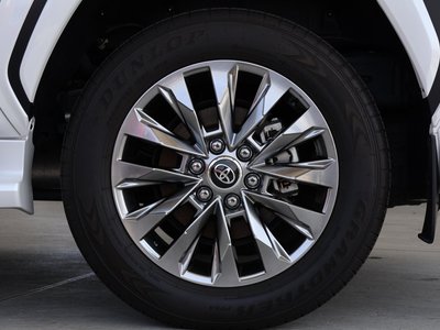 صورة 55 لـ 2023 Toyota LAND CRUISER 300