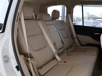 صورة 40 لـ 2023 Toyota LAND CRUISER 300