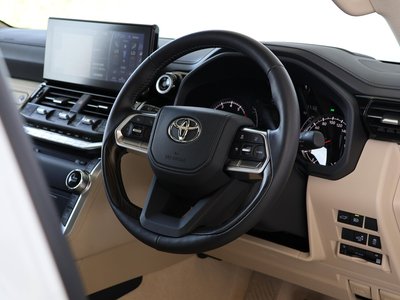 صورة 13 لـ 2023 Toyota LAND CRUISER 300
