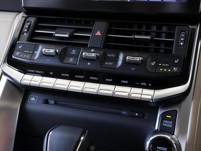 صورة 27 لـ 2023 Toyota LAND CRUISER 300