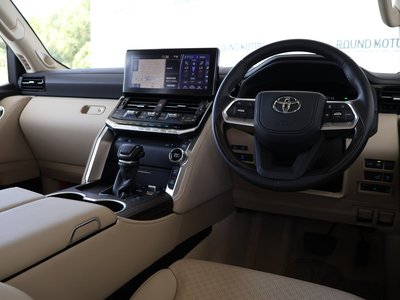 صورة 16 لـ 2023 Toyota LAND CRUISER 300