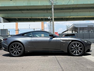 2017 Aston Martin DB11 — фото 8