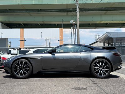 2017 Aston Martin DB11 — фото 7