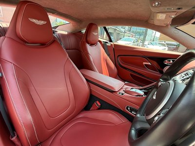 2017 Aston Martin DB11 — фото 17