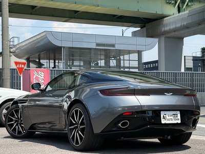 2017 Aston Martin DB11 — фото 6
