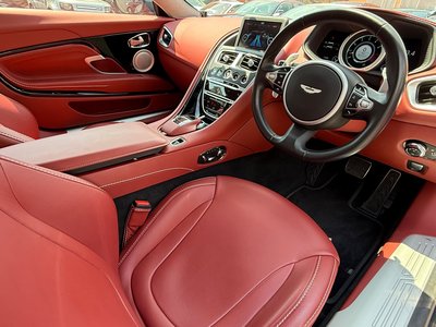 2017 Aston Martin DB11 — фото 16