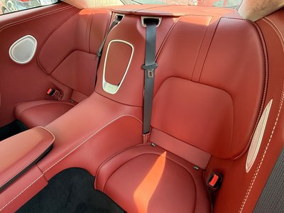 2017 Aston Martin DB11 — фото 21