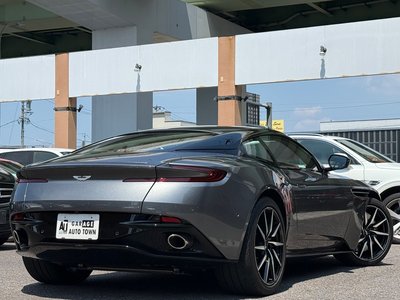 2017 Aston Martin DB11 — фото 4
