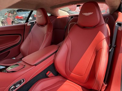 2017 Aston Martin DB11 — фото 19