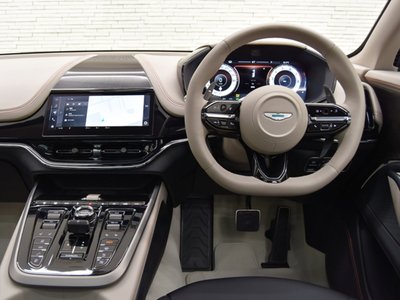 2025 Aston Martin DBX photo 12