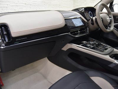2025 Aston Martin DBX photo 10