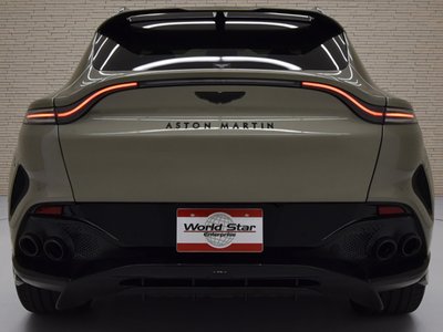 2025 Aston Martin DBX photo 8