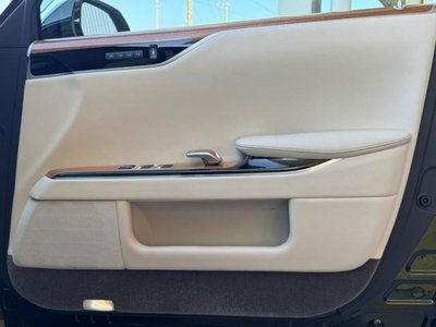 صورة 33 لـ 2019 Toyota CENTURY