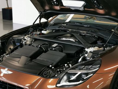 2025 Aston Martin VANTAGE — миниатюра 23