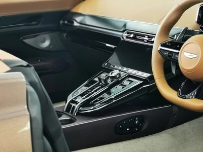 2025 Aston Martin VANTAGE — миниатюра 10