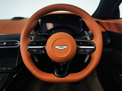 2025 Aston Martin VANTAGE — миниатюра 11